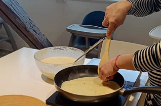 Alkalmanként közösségi vacsorákat szervezünk önkéntes csapatok bevonásával - legyen szó baráti társaságokról vagy céges csapatokról